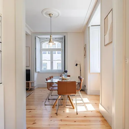 Downtown 2br In Santa Justa By Lovelystay Lisbon