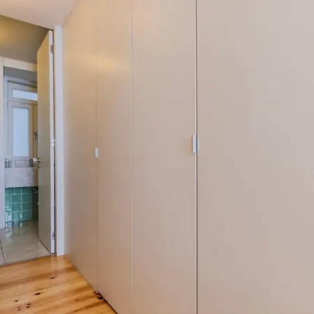 Apartment Downtown 2br In Santa Justa By Lovelystay