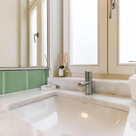 Apartment Downtown 2br In Santa Justa By Lovelystay