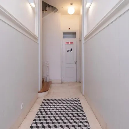 Apartment Downtown 2br In Santa Justa By Lovelystay